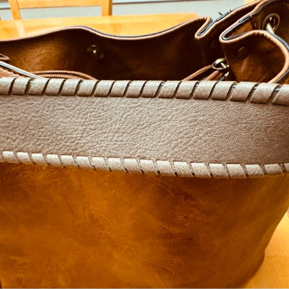 Jen &Co Hobo bag. Vegan - Picture 2 of 6